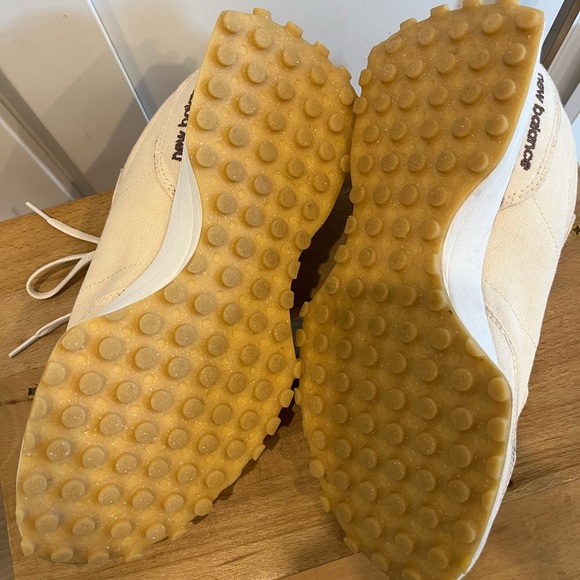 Women’s 9.5 New Balance 327 in color Unbleached. Good used condition. - Picture 2 of 4